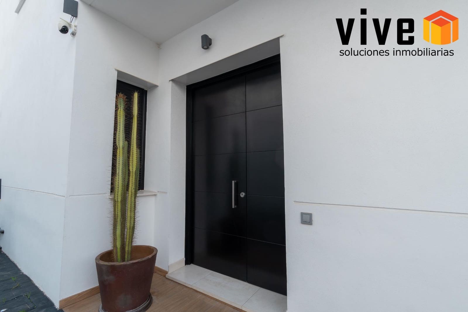 5 bedroom Semi-detached Villa for sale in Mairena del Aljarafe with pool garage - € 499,500 (Ref: 9548410)