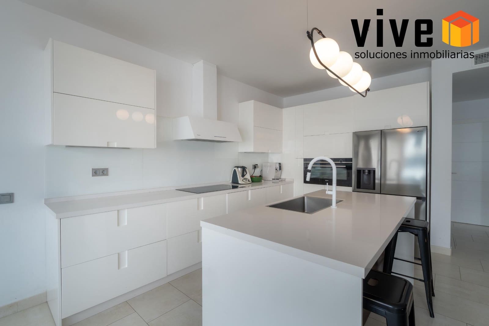 5 bedroom Semi-detached Villa for sale in Mairena del Aljarafe with pool garage - € 499,500 (Ref: 9548410)