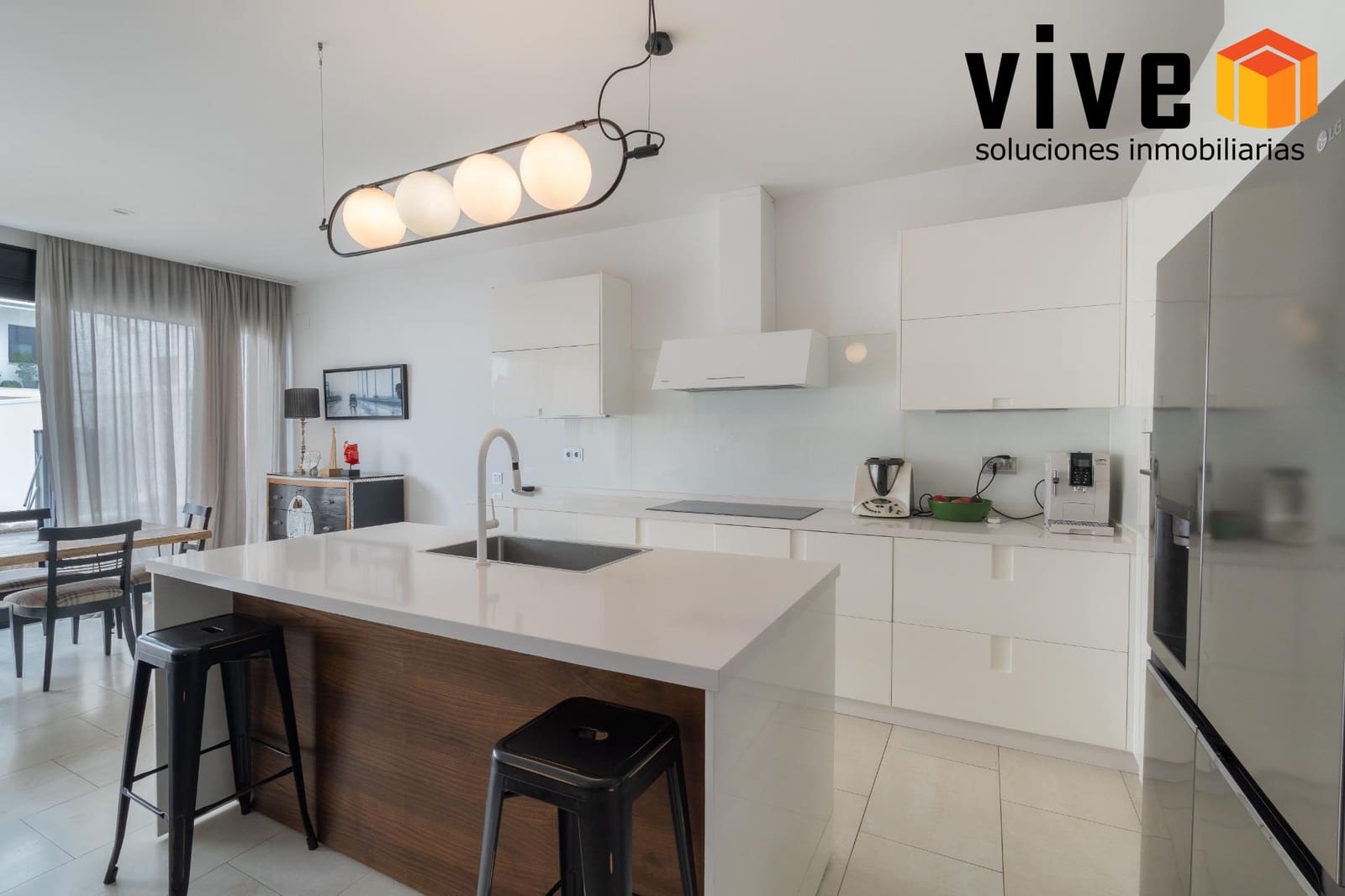 5 bedroom Semi-detached Villa for sale in Mairena del Aljarafe with pool garage - € 499,500 (Ref: 9548410)