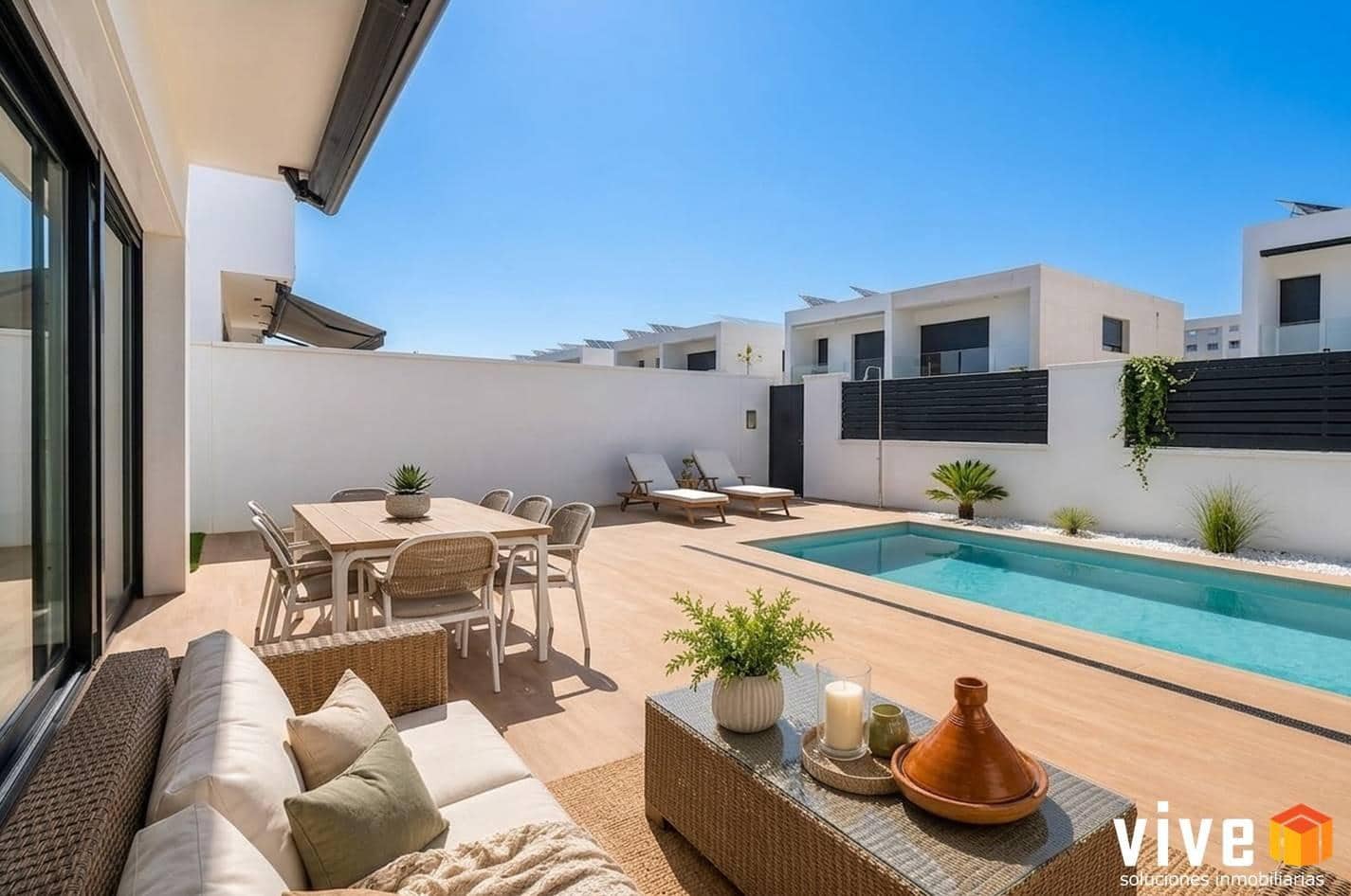 5 bedroom Semi-detached Villa for sale in Mairena del Aljarafe with pool garage - € 489,900 (Ref: 9548410)