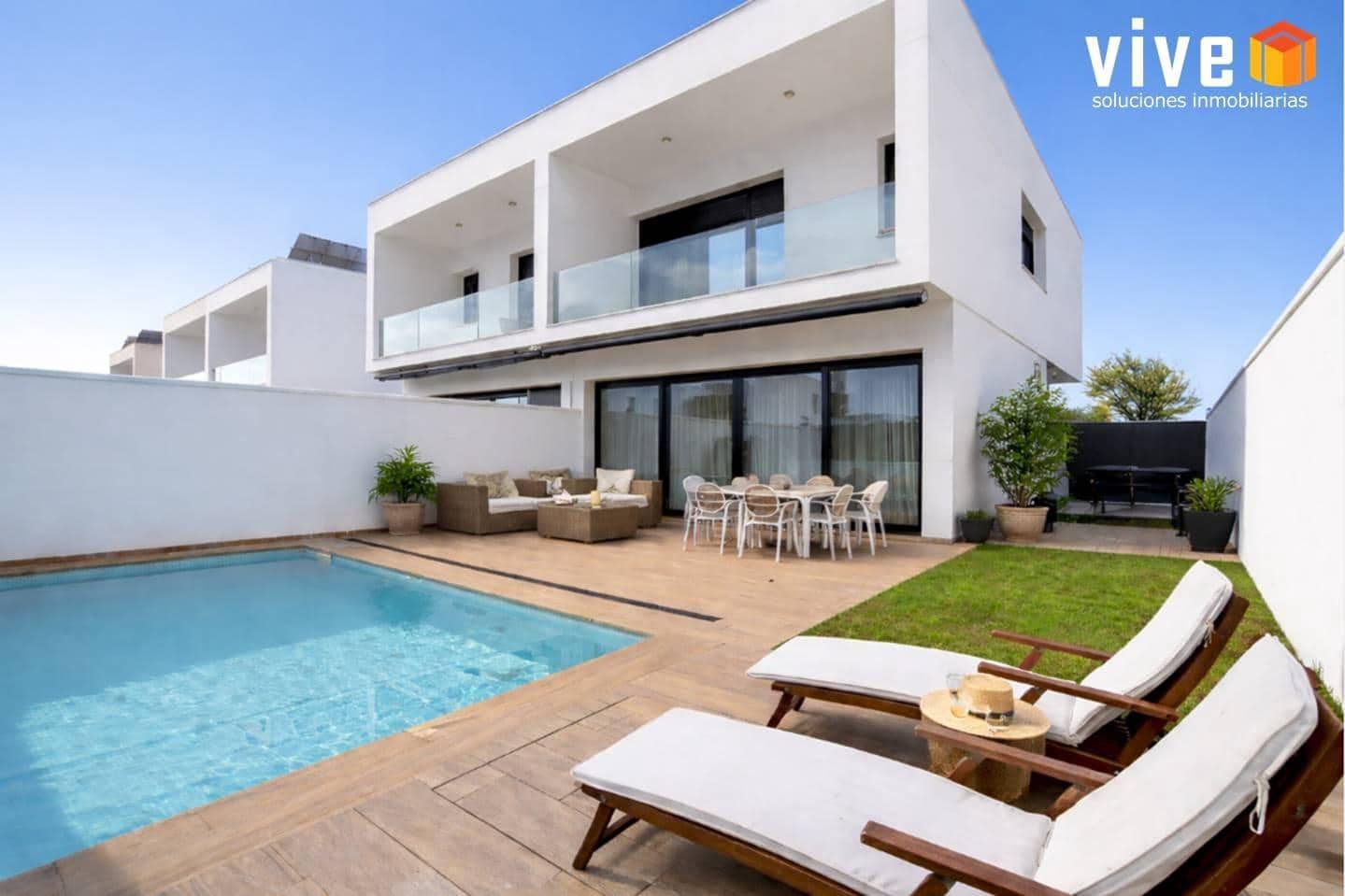 5 bedroom Semi-detached Villa for sale in Mairena del Aljarafe with pool garage - € 489,900 (Ref: 9548410)