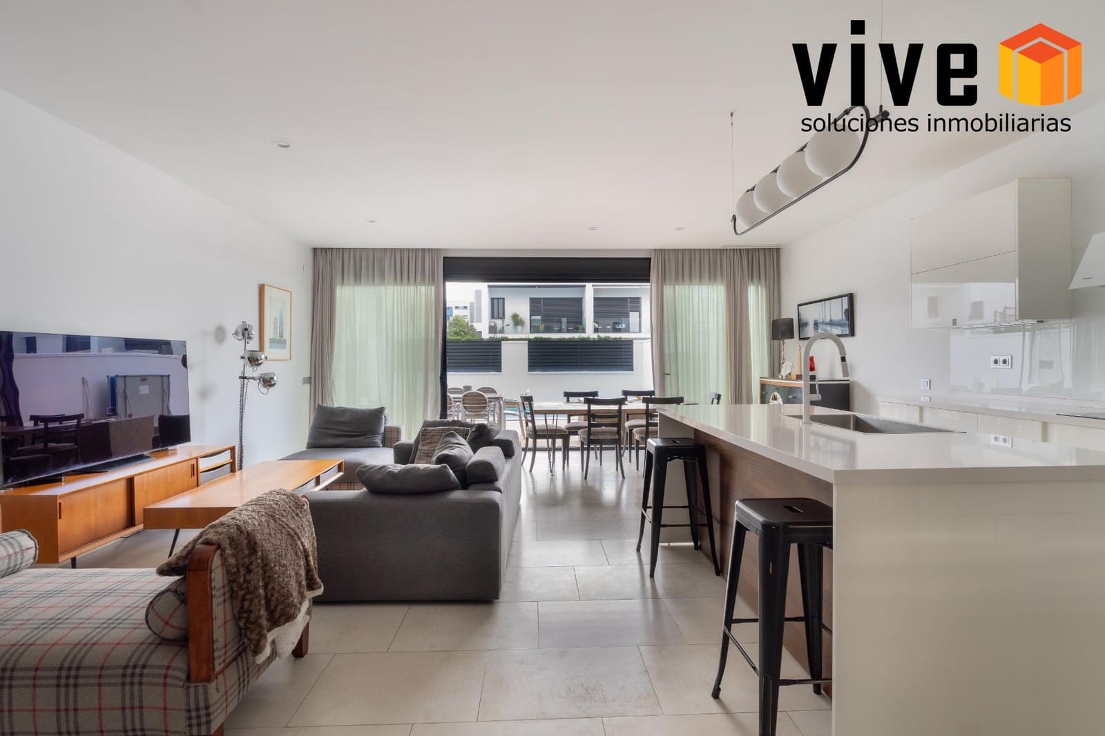 5 bedroom Semi-detached Villa for sale in Mairena del Aljarafe with pool garage - € 489,900 (Ref: 9548410)