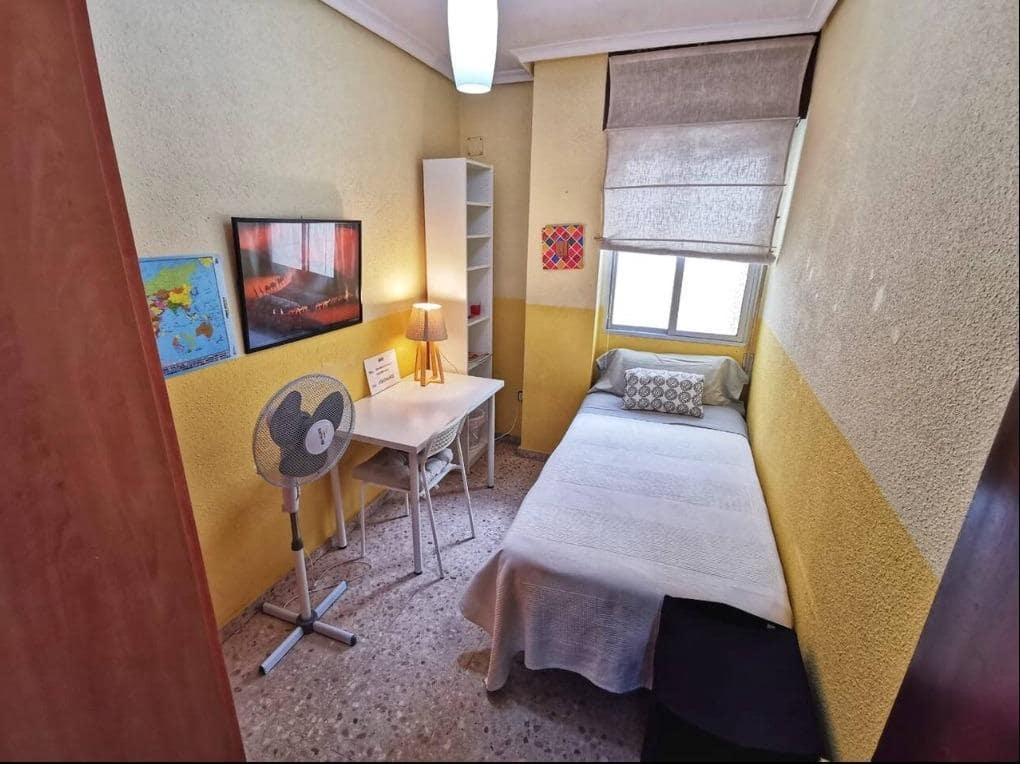 Piso de 4 habitaciones en Sevilla ciudad en venta con garaje - 570.000 € (Ref: 9565401)