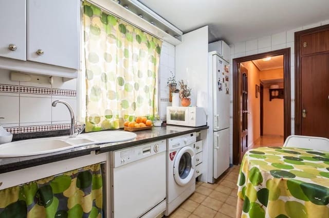 4 soveværelse Lejlighed til salg i Sevilla by med garage - € 570.000 (Ref: 9565401)