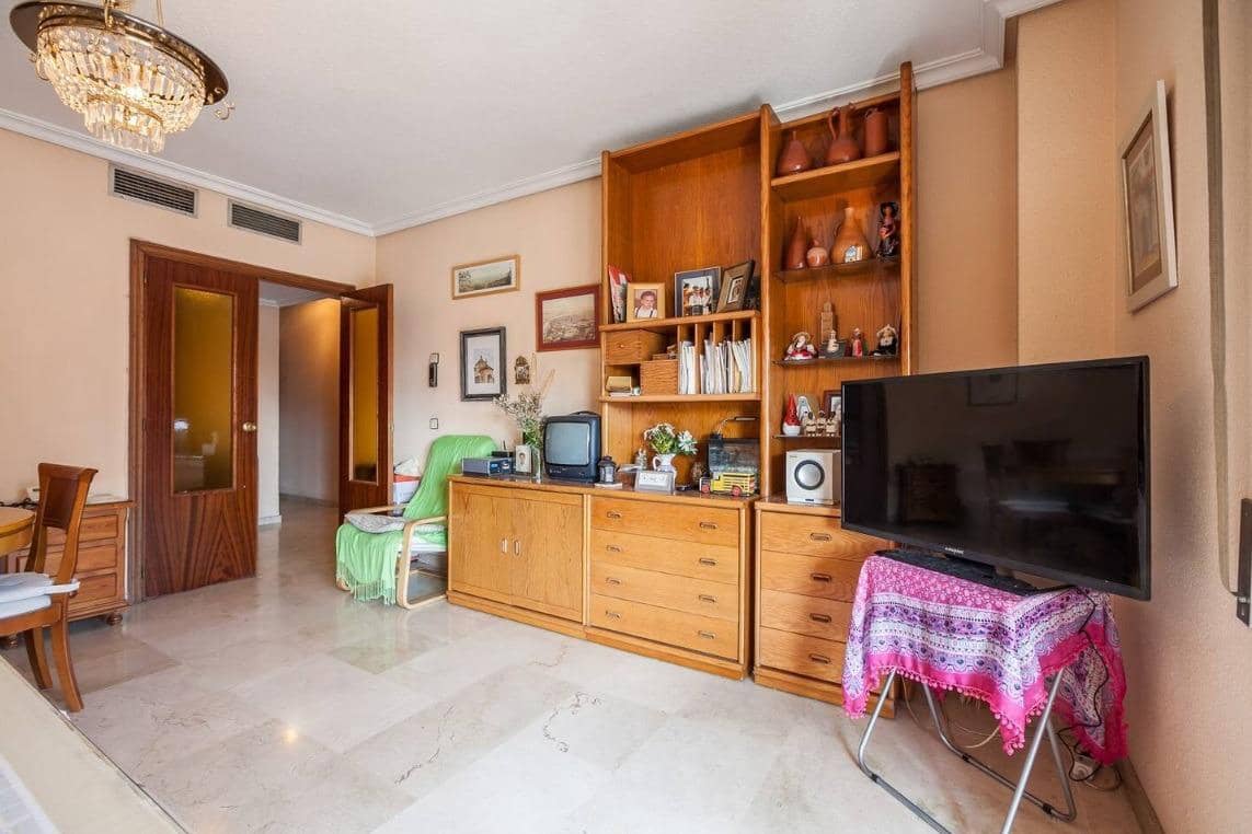 Piso de 4 habitaciones en Sevilla ciudad en venta con garaje - 570.000 € (Ref: 9565401)