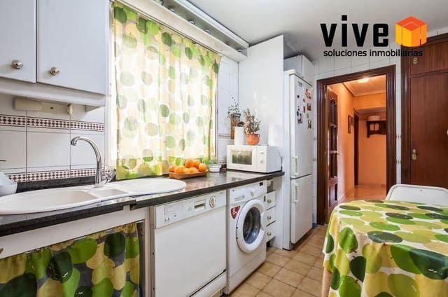 4 sovrum Lägenhet till salu i Sevilla stad med garage - 495 000 € (Ref: 9565401)