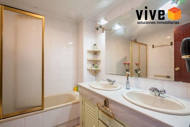 4 sovrum Lägenhet till salu i Sevilla stad med garage - 495 000 € (Ref: 9565401)