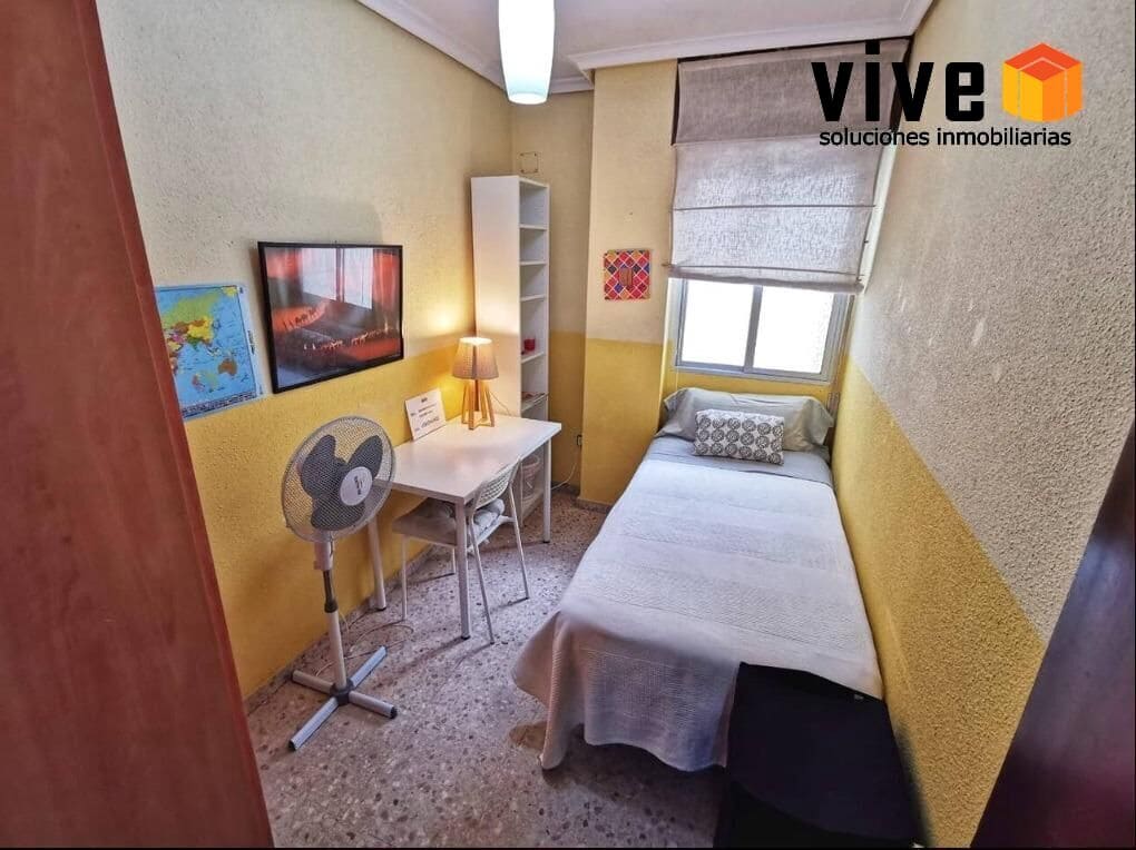 4 sovrum Lägenhet till salu i Sevilla stad med garage - 495 000 € (Ref: 9565401)