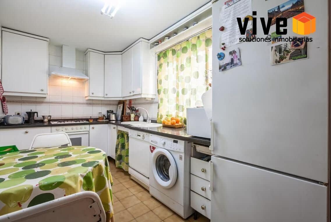 4 sovrum Lägenhet till salu i Sevilla stad med garage - 495 000 € (Ref: 9565401)