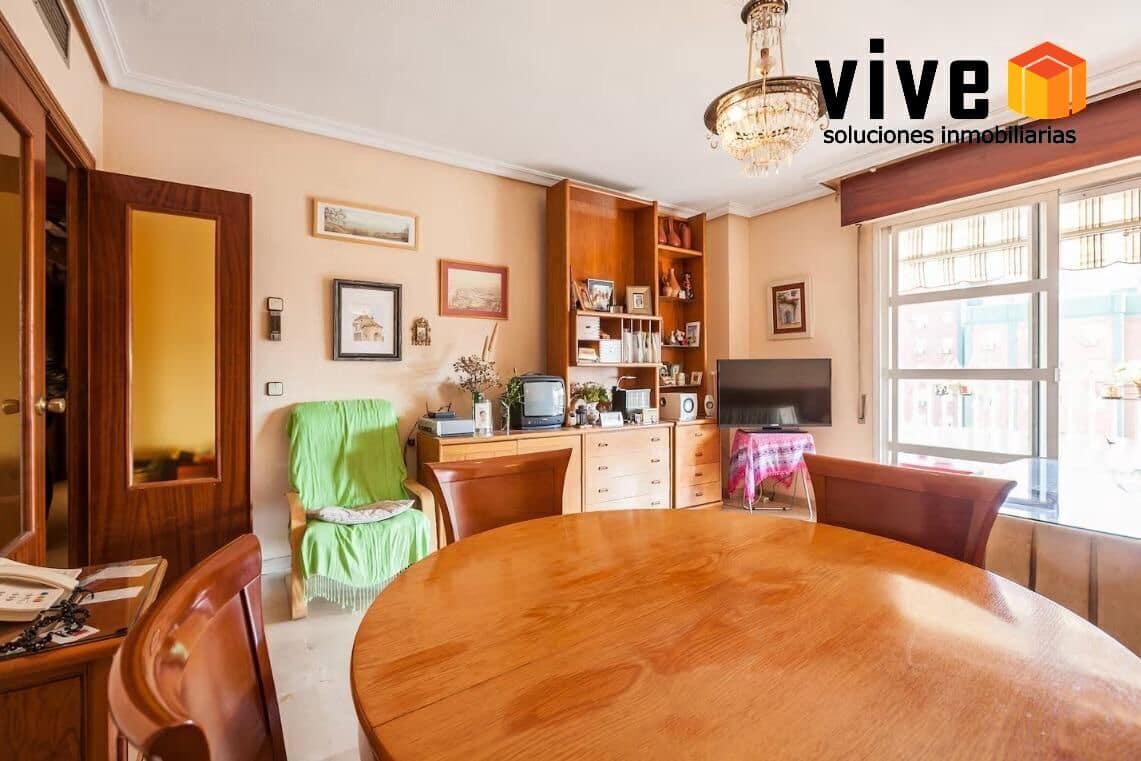 4 sovrum Lägenhet till salu i Sevilla stad med garage - 495 000 € (Ref: 9565401)