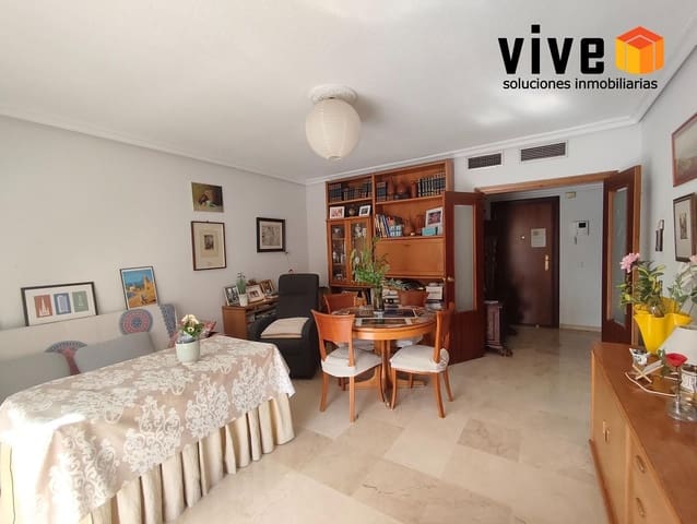 4 sovrum Lägenhet till salu i Sevilla stad med garage - 495 000 € (Ref: 9565401)