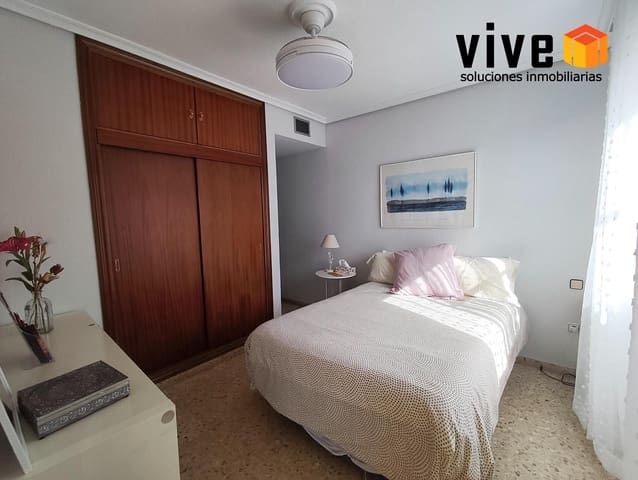 4 sovrum Lägenhet till salu i Sevilla stad med garage - 495 000 € (Ref: 9565401)