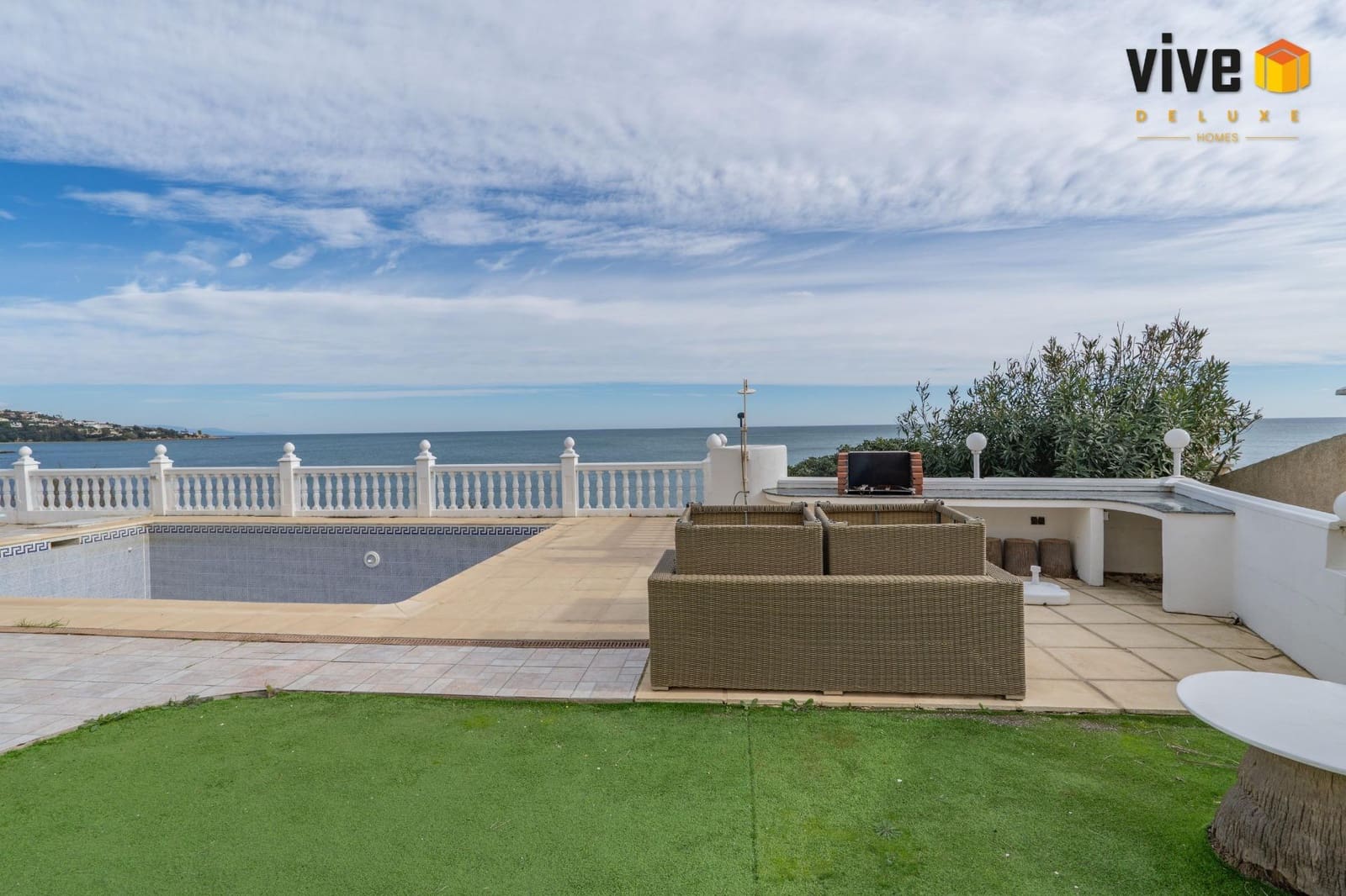 4 bedroom Villa for sale in Sotogrande with pool garage - € 2,950,000 (Ref: 9565702)