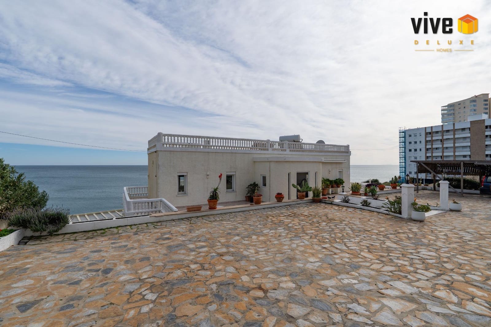 4 bedroom Villa for sale in Sotogrande with pool garage - € 2,950,000 (Ref: 9565702)