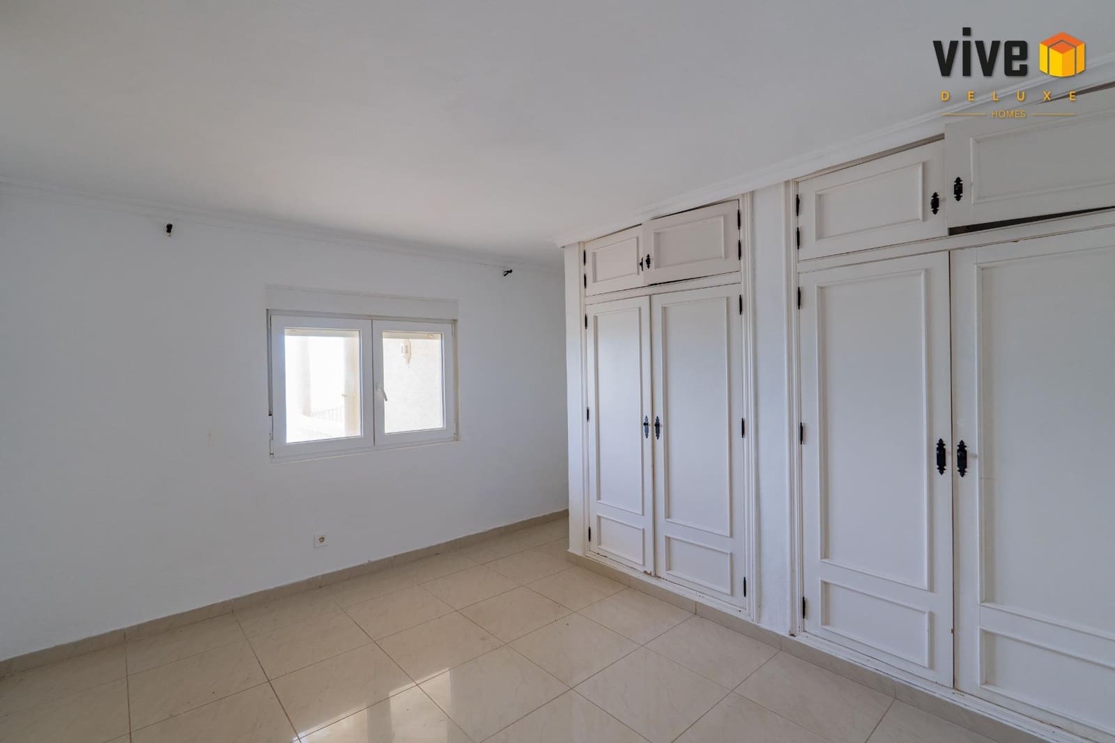 4 bedroom Villa for sale in Sotogrande with pool garage - € 2,950,000 (Ref: 9565702)