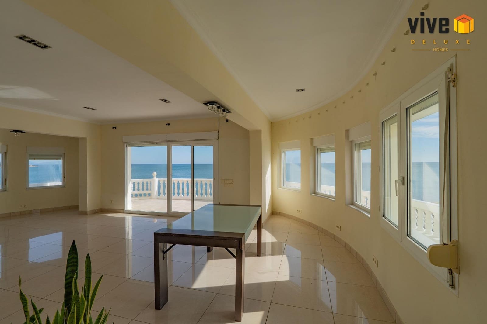 4 bedroom Villa for sale in Sotogrande with pool garage - € 2,950,000 (Ref: 9565702)