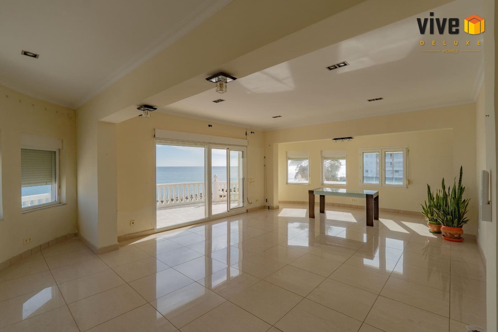 4 bedroom Villa for sale in Sotogrande with pool garage - € 2,950,000 (Ref: 9565702)