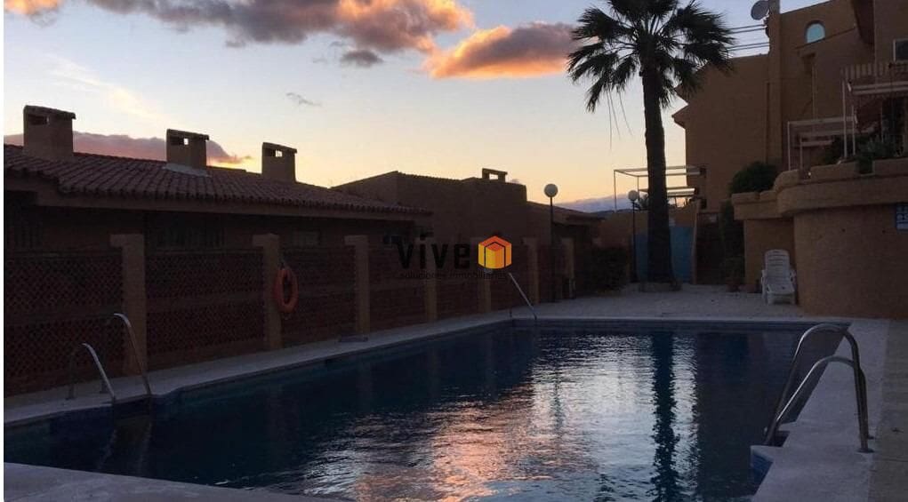 4 sovrum Villa till salu i Estepona med pool garage - 530 000 € (Ref: 9565703)