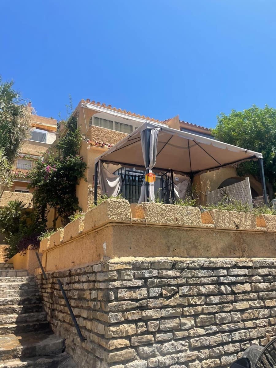 4 sovrum Villa till salu i Estepona med pool garage - 530 000 € (Ref: 9565703)