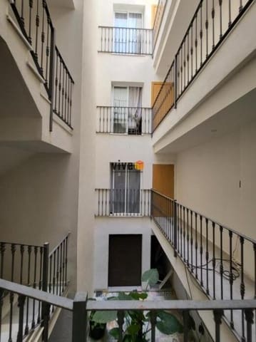 Hotel de 8 habitaciones en Estepona en venta - 2.440.000 € (Ref: 9565704)