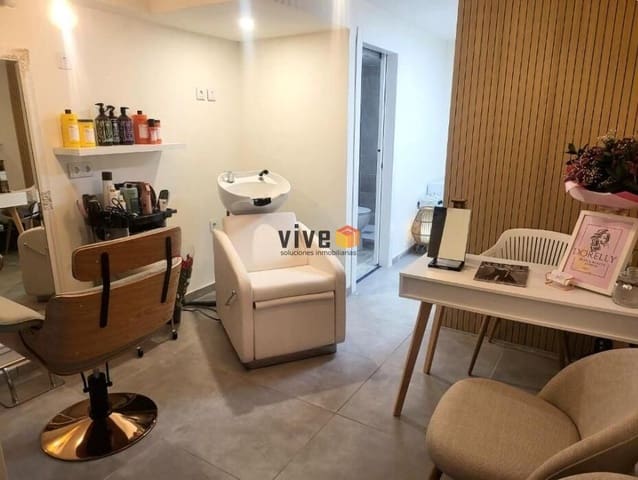 Hotel de 8 habitaciones en Estepona en venta - 2.440.000 € (Ref: 9565704)