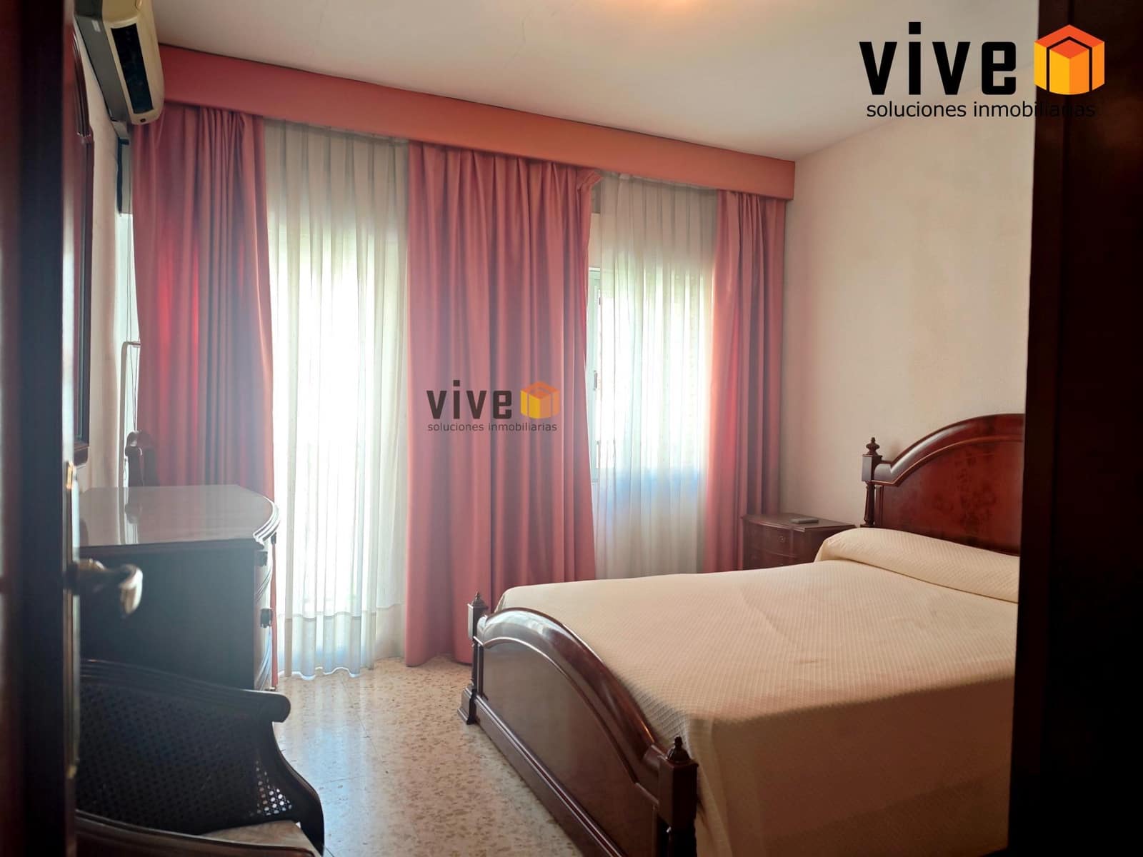 5 sovrum Radhus till salu i Sevilla stad med garage - 545 000 € (Ref: 9608223)