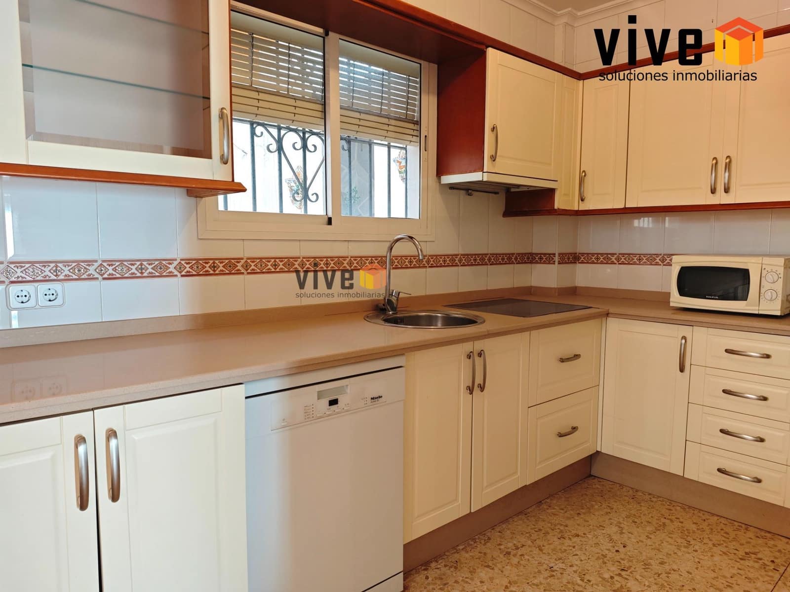 5 sovrum Radhus till salu i Sevilla stad med garage - 545 000 € (Ref: 9608223)