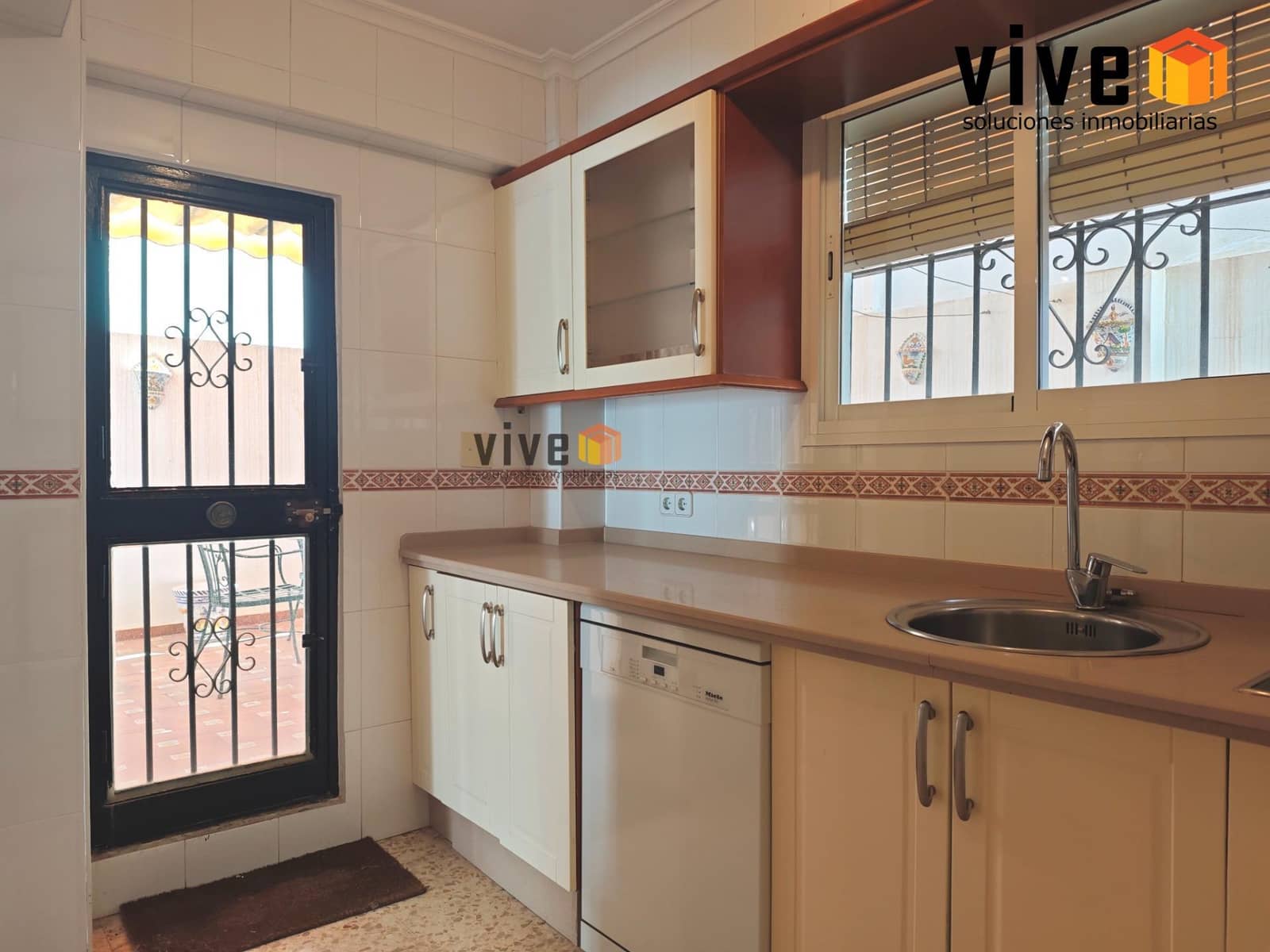 5 sovrum Radhus till salu i Sevilla stad med garage - 545 000 € (Ref: 9608223)