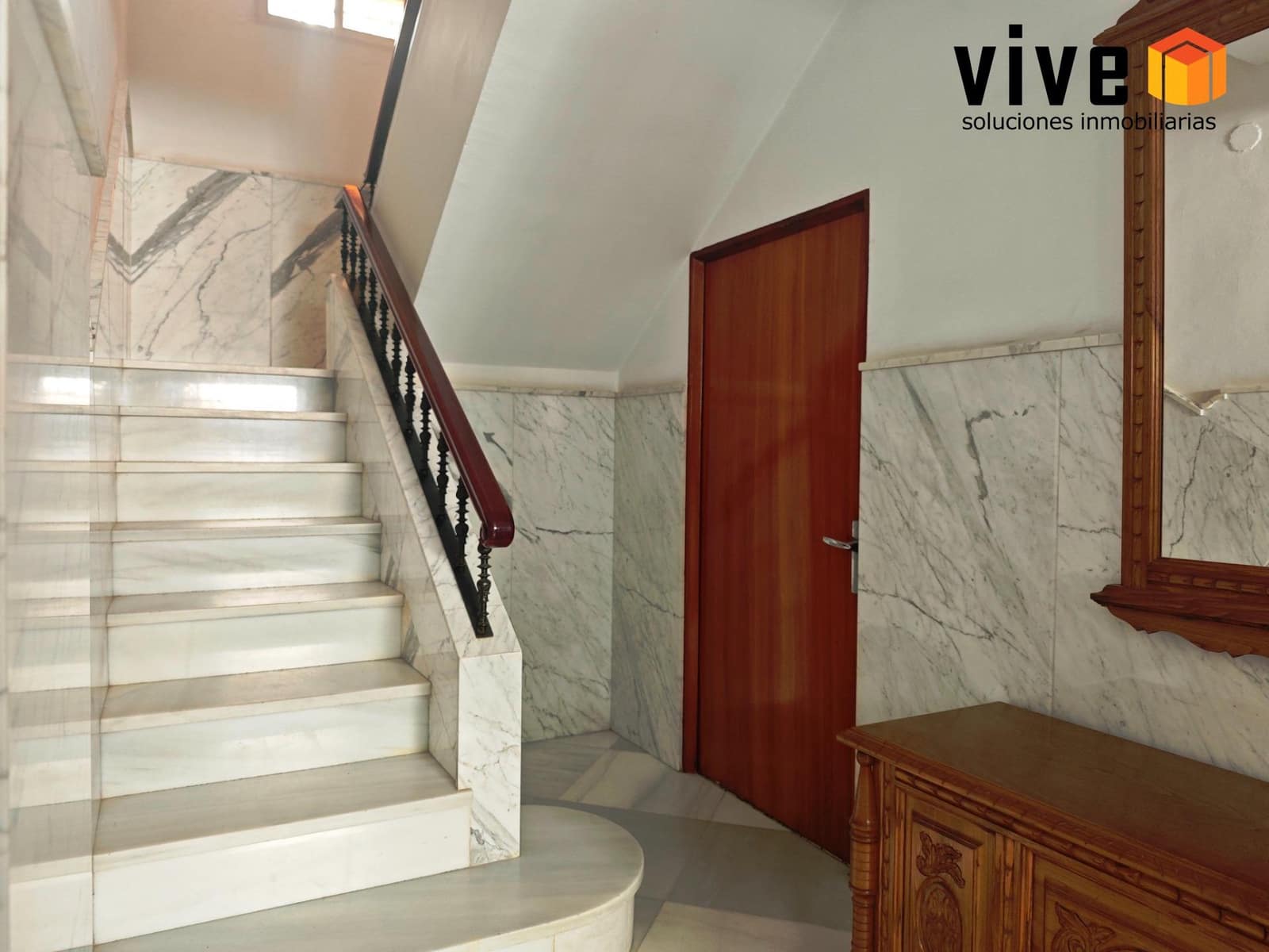 5 bedroom Terraced Villa for sale in Seville city with garage - € 545,000 (Ref: 9608223)