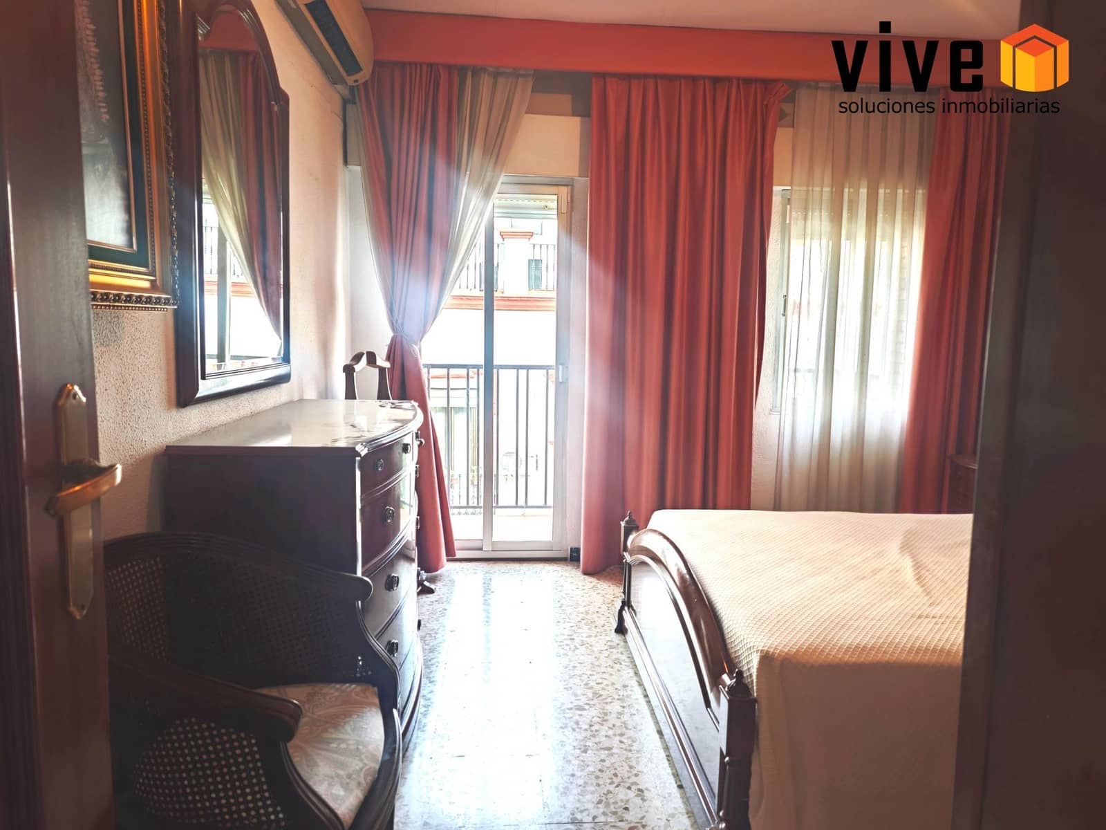 5 bedroom Terraced Villa for sale in Seville city with garage - € 545,000 (Ref: 9608223)