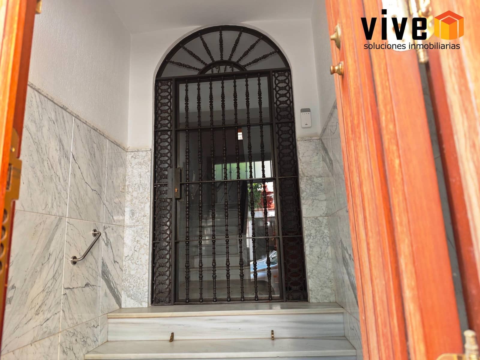 5 bedroom Terraced Villa for sale in Seville city with garage - € 545,000 (Ref: 9608223)