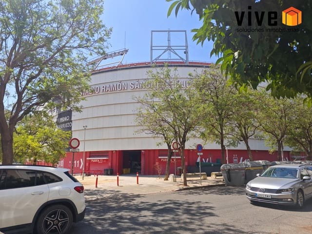 5 sovrum Radhus till salu i Nervión, Sevilla stad med garage - 545 000 € (Ref: 9608223)