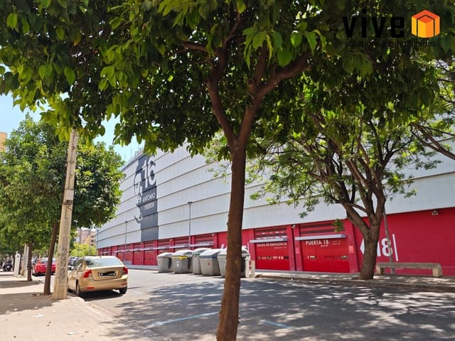 5 sovrum Radhus till salu i Nervión, Sevilla stad med garage - 545 000 € (Ref: 9608223)