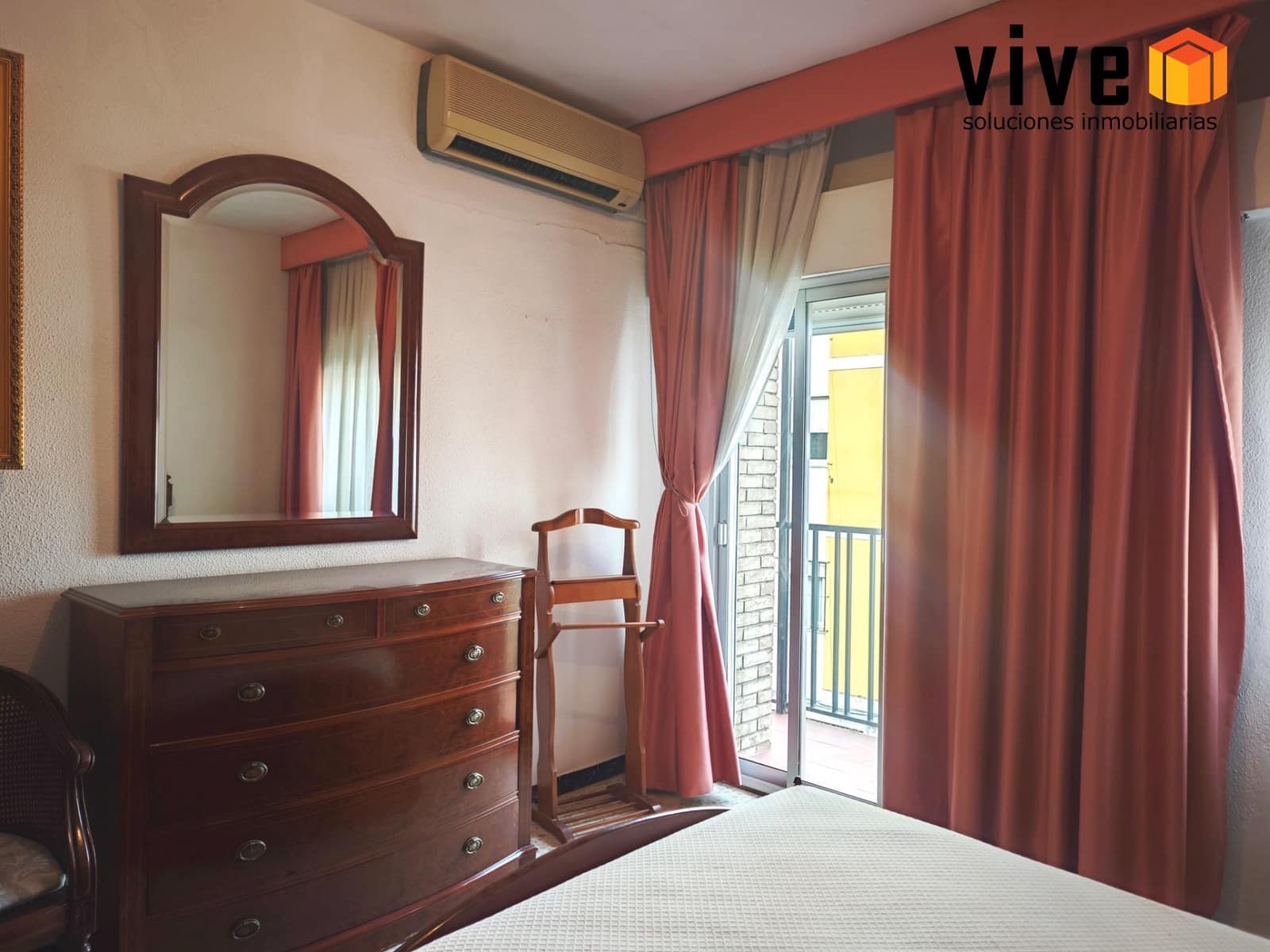 5 bedroom Terraced Villa for sale in Seville city with garage - € 545,000 (Ref: 9608223)