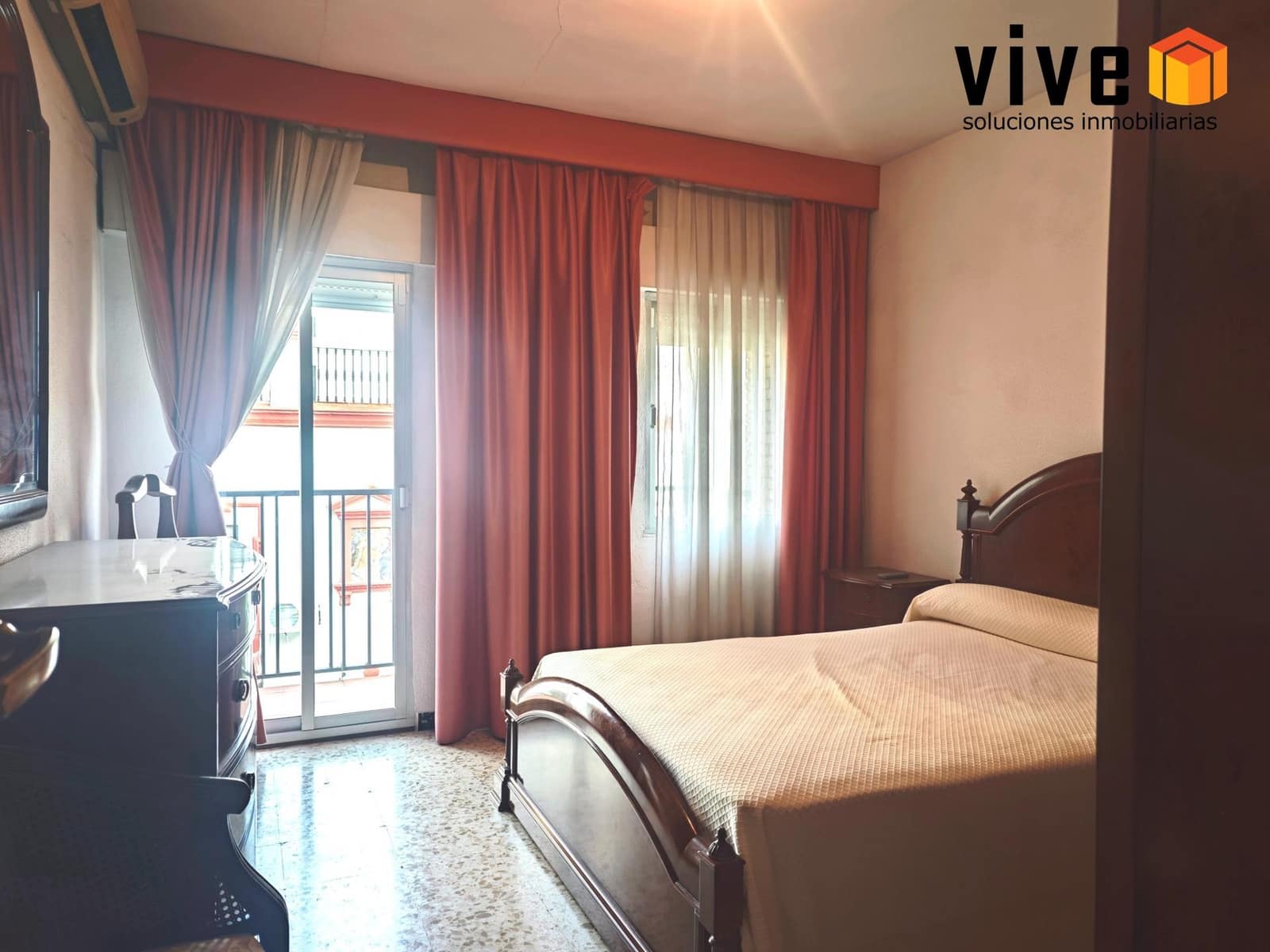 5 bedroom Terraced Villa for sale in Seville city with garage - € 545,000 (Ref: 9608223)