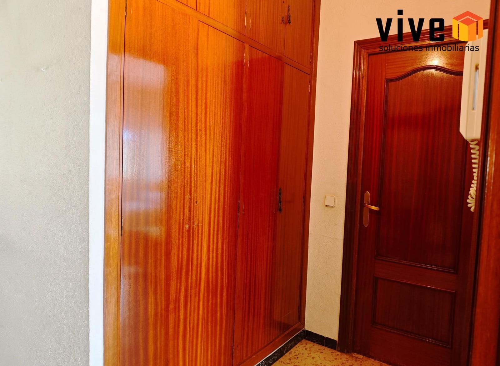 5 bedroom Terraced Villa for sale in Seville city with garage - € 545,000 (Ref: 9608223)