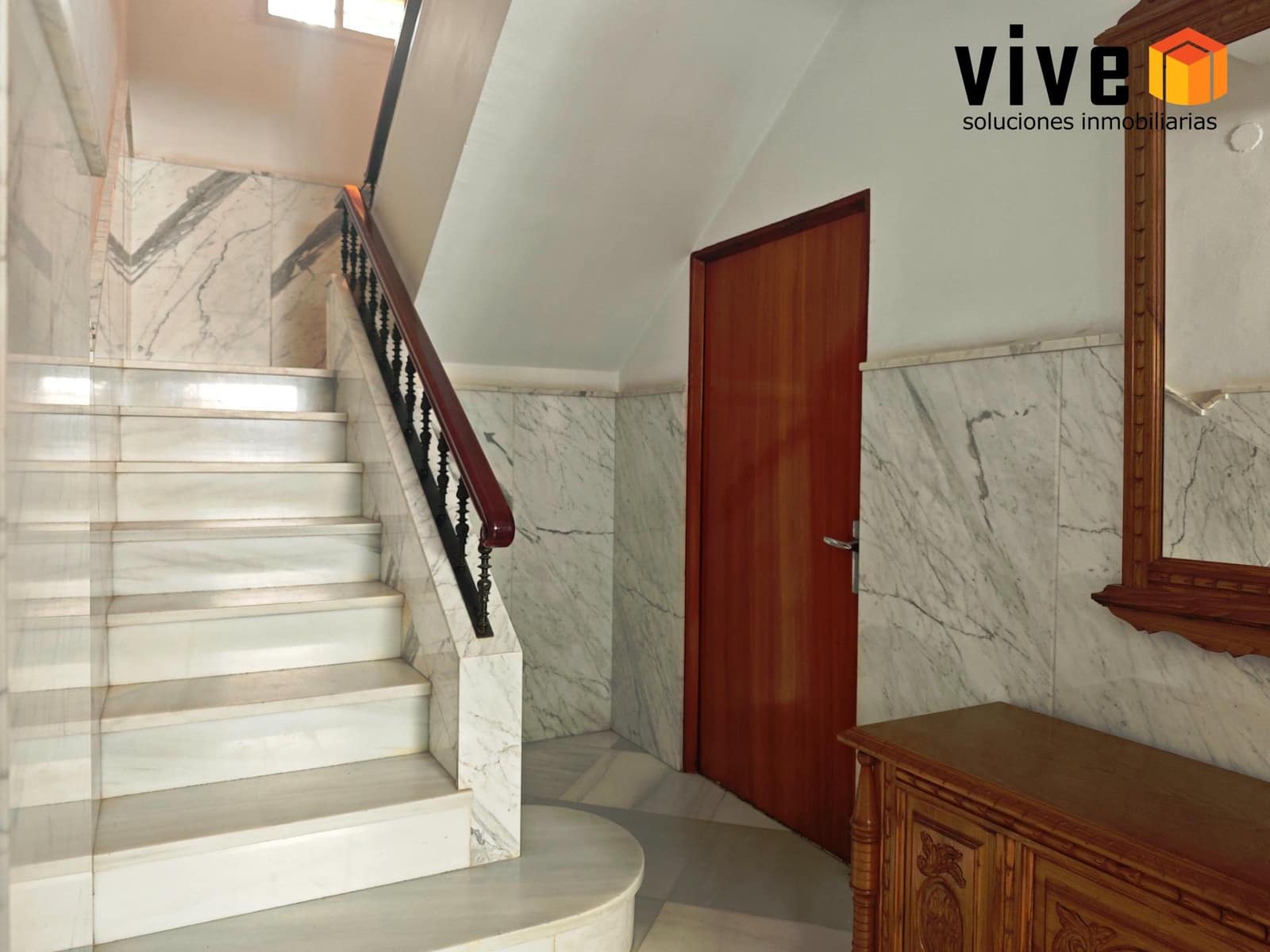 5 quarto Moradia em Banda para venda em Sevilha cidade com garagem - 490 000 € (Ref: 9608223)