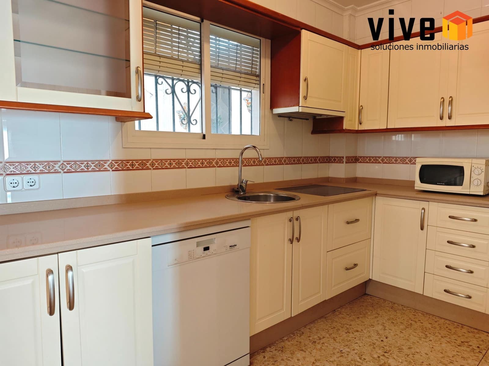 5 quarto Moradia em Banda para venda em Sevilha cidade com garagem - 490 000 € (Ref: 9608223)