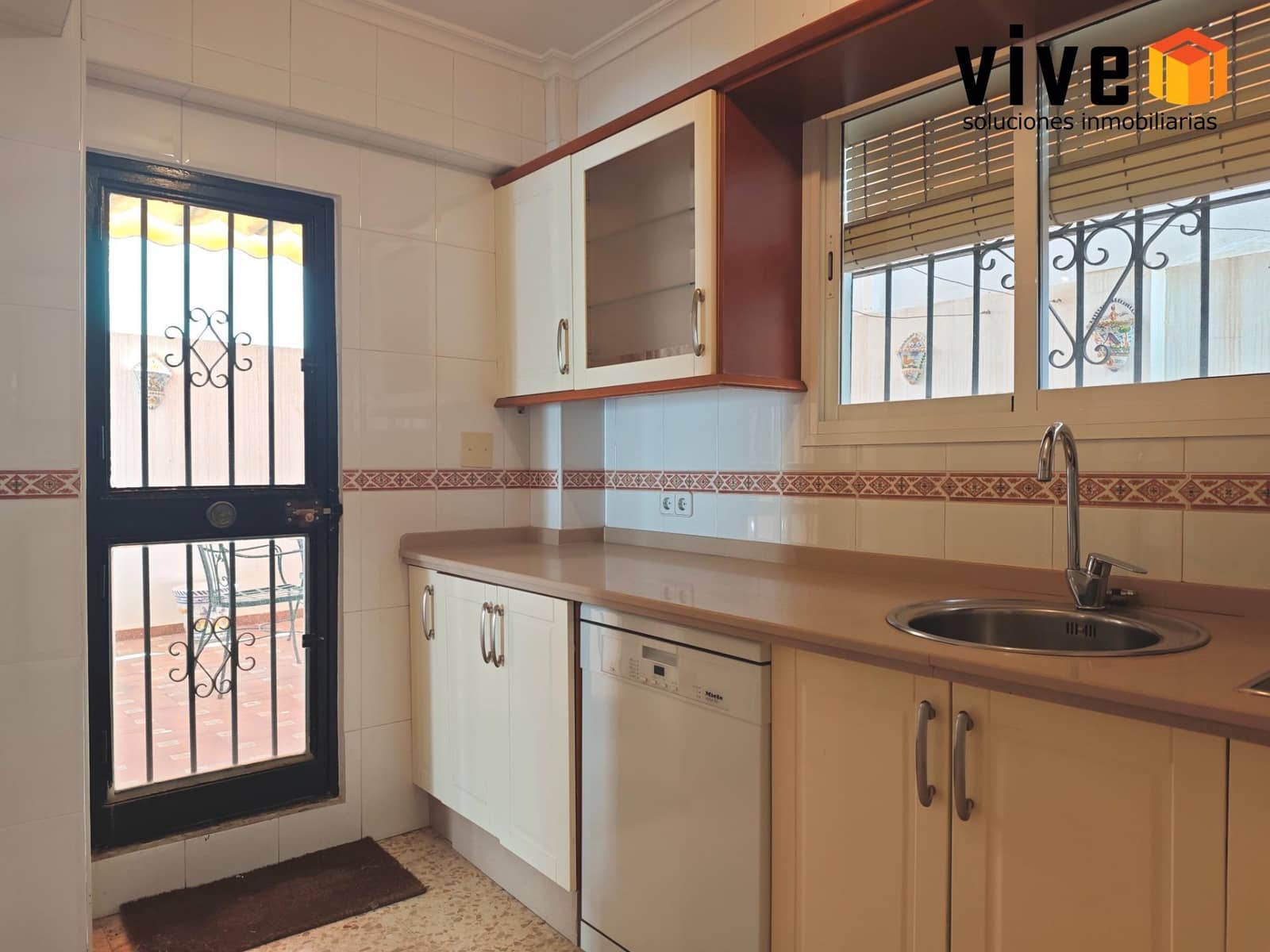 5 quarto Moradia em Banda para venda em Sevilha cidade com garagem - 490 000 € (Ref: 9608223)