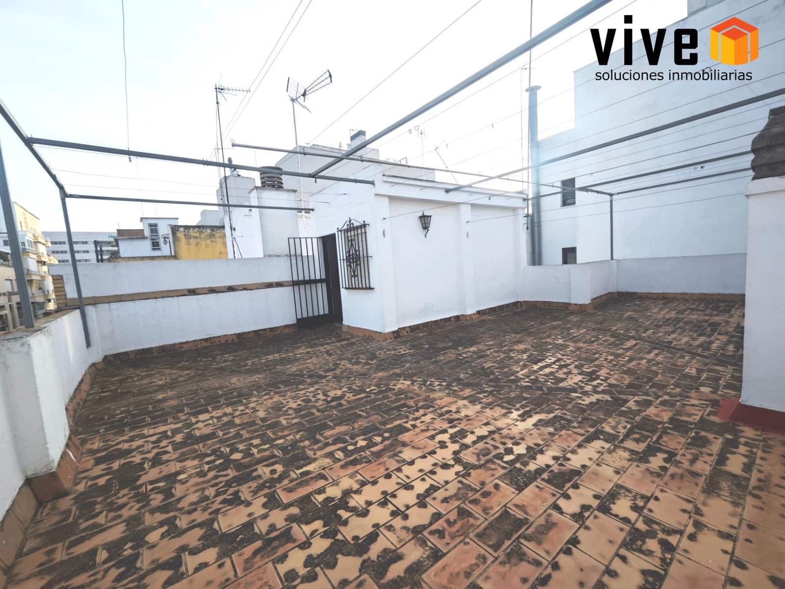 5 quarto Moradia em Banda para venda em Sevilha cidade com garagem - 490 000 € (Ref: 9608223)