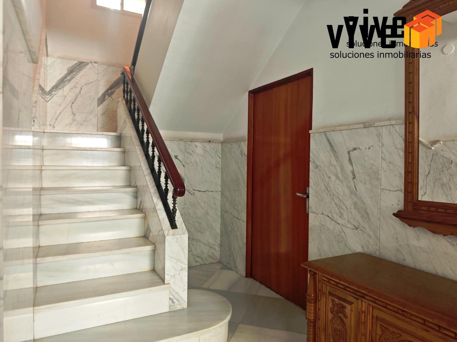 5 bedroom Terraced Villa for sale in Seville city with garage - € 490,000 (Ref: 9608223)
