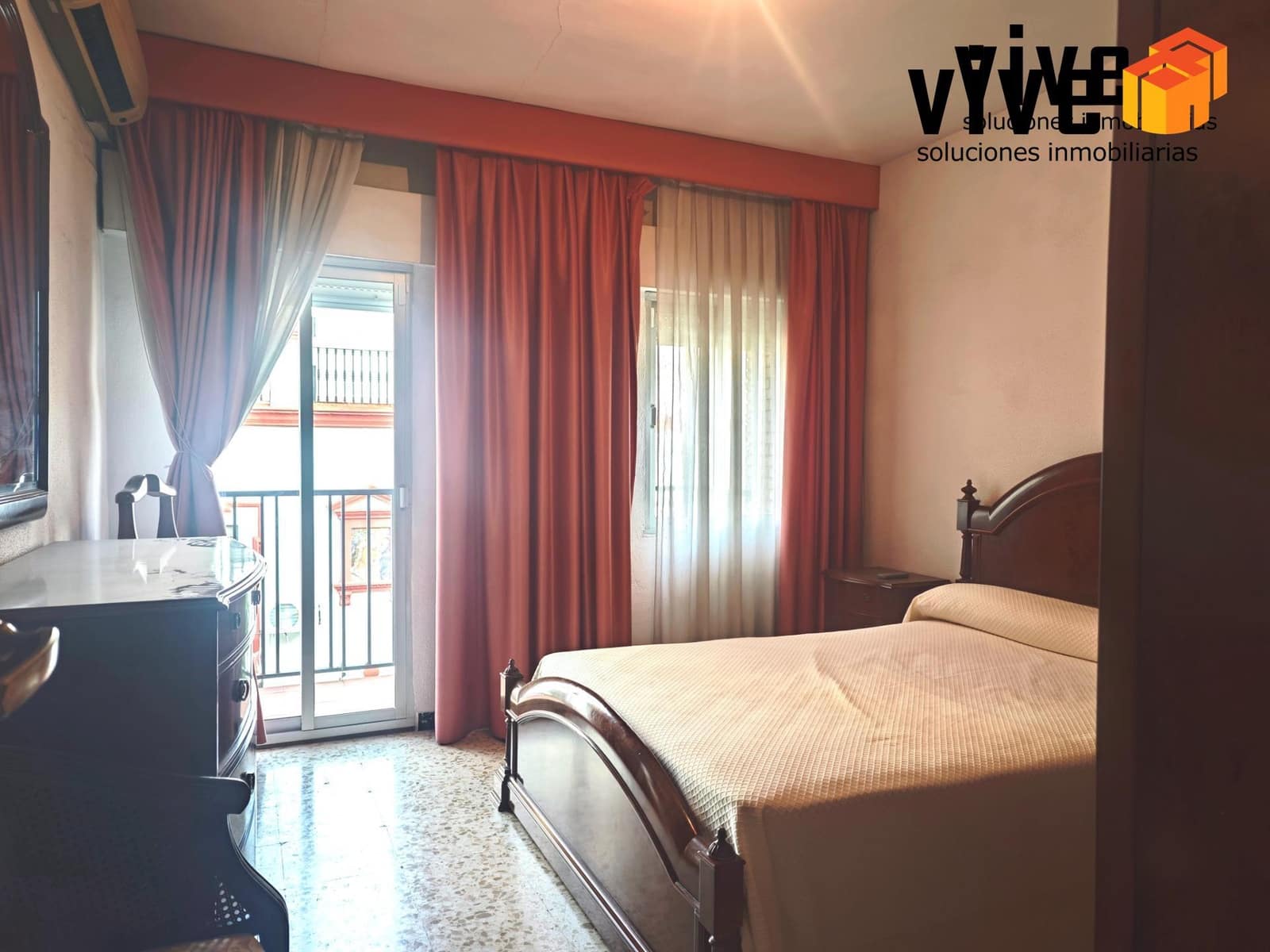 5 bedroom Terraced Villa for sale in Seville city with garage - € 490,000 (Ref: 9608223)