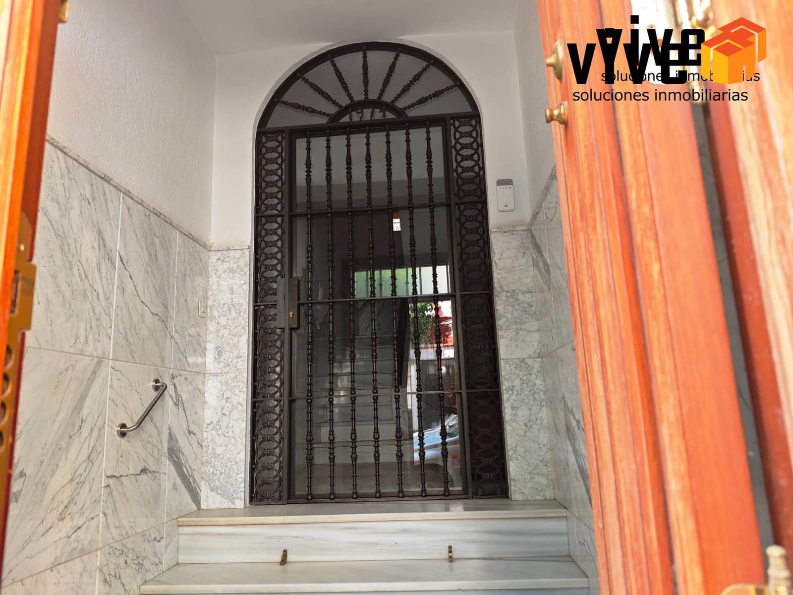 5 bedroom Terraced Villa for sale in Seville city with garage - € 490,000 (Ref: 9608223)