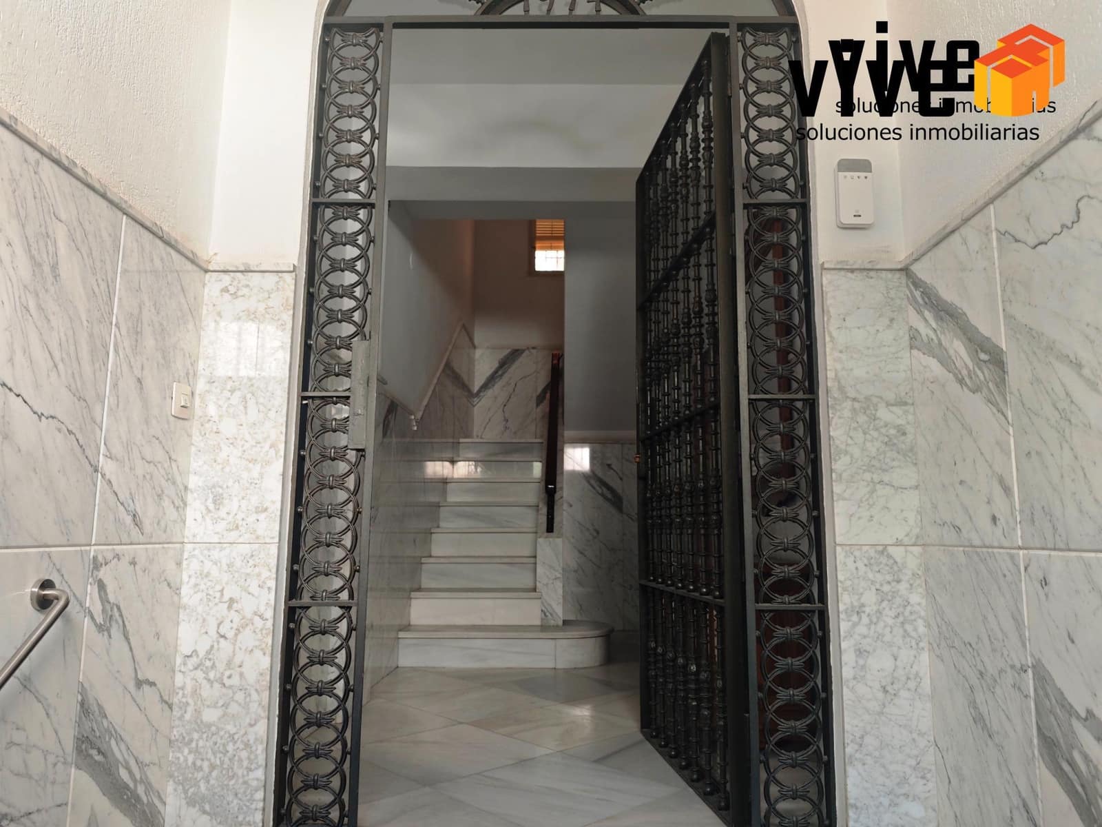 5 bedroom Terraced Villa for sale in Seville city with garage - € 490,000 (Ref: 9608223)