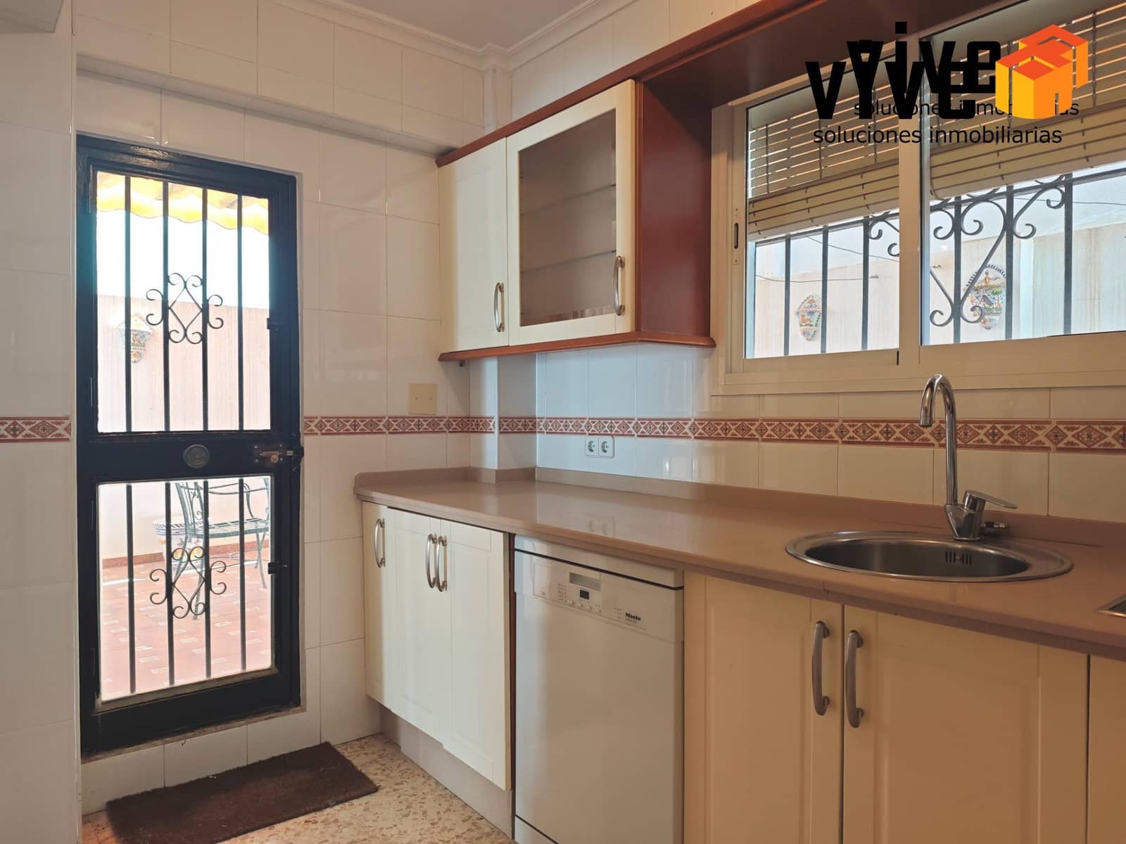 5 bedroom Terraced Villa for sale in Seville city with garage - € 490,000 (Ref: 9608223)