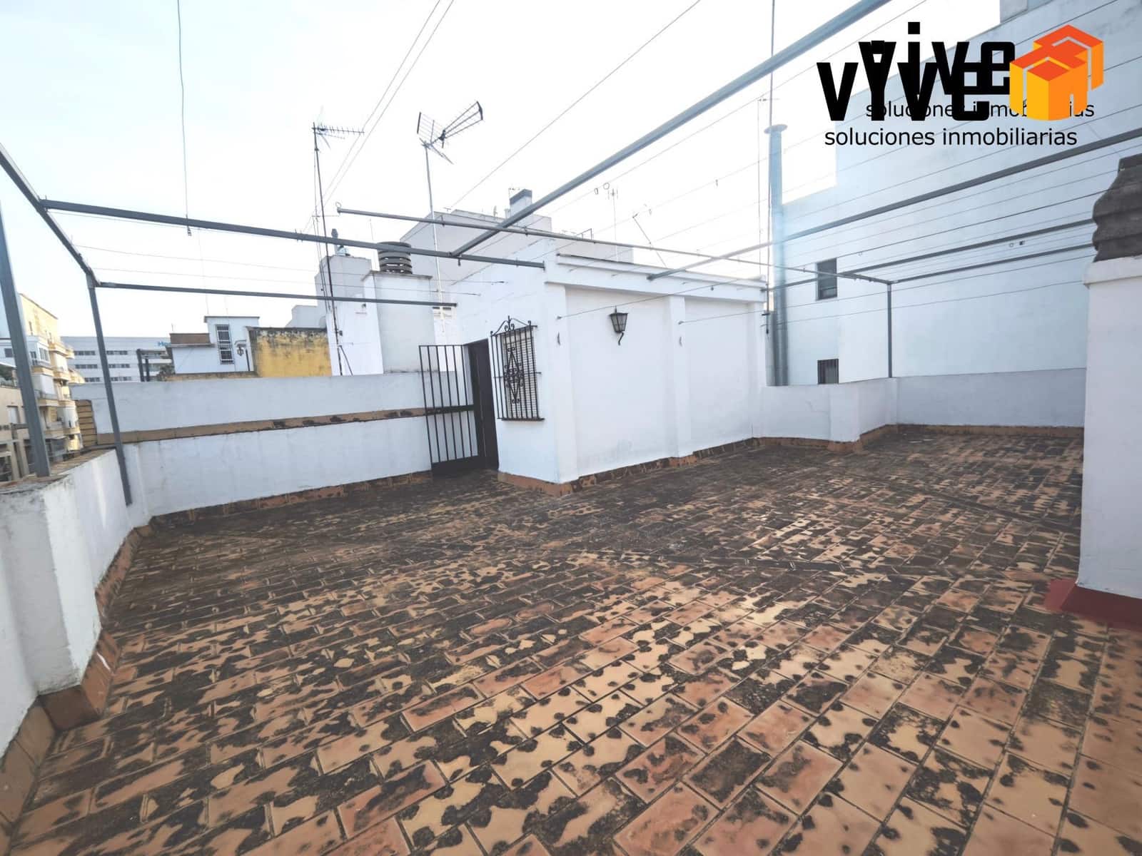 5 bedroom Terraced Villa for sale in Seville city with garage - € 490,000 (Ref: 9608223)