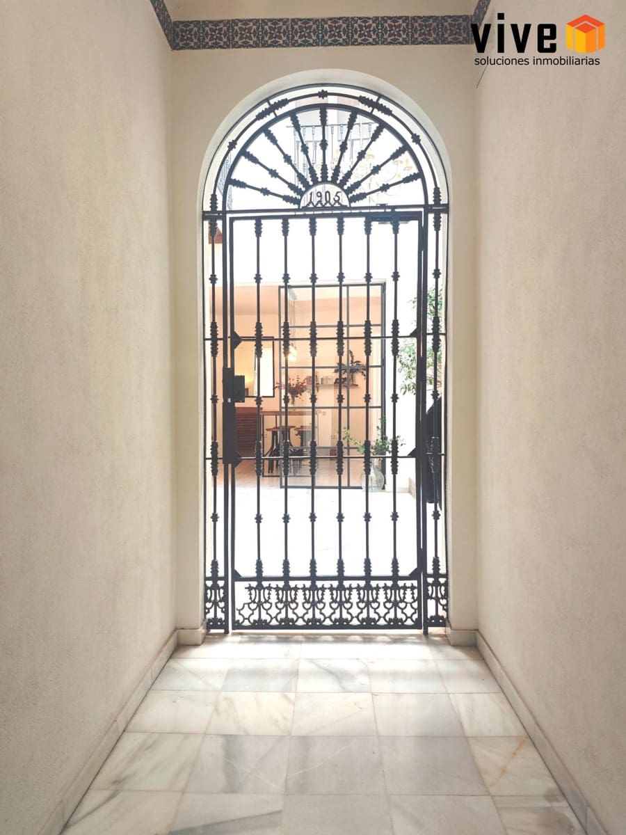 7 bedroom Townhouse for sale in Seville city with pool - € 1,350,000 (Ref: 9608225)