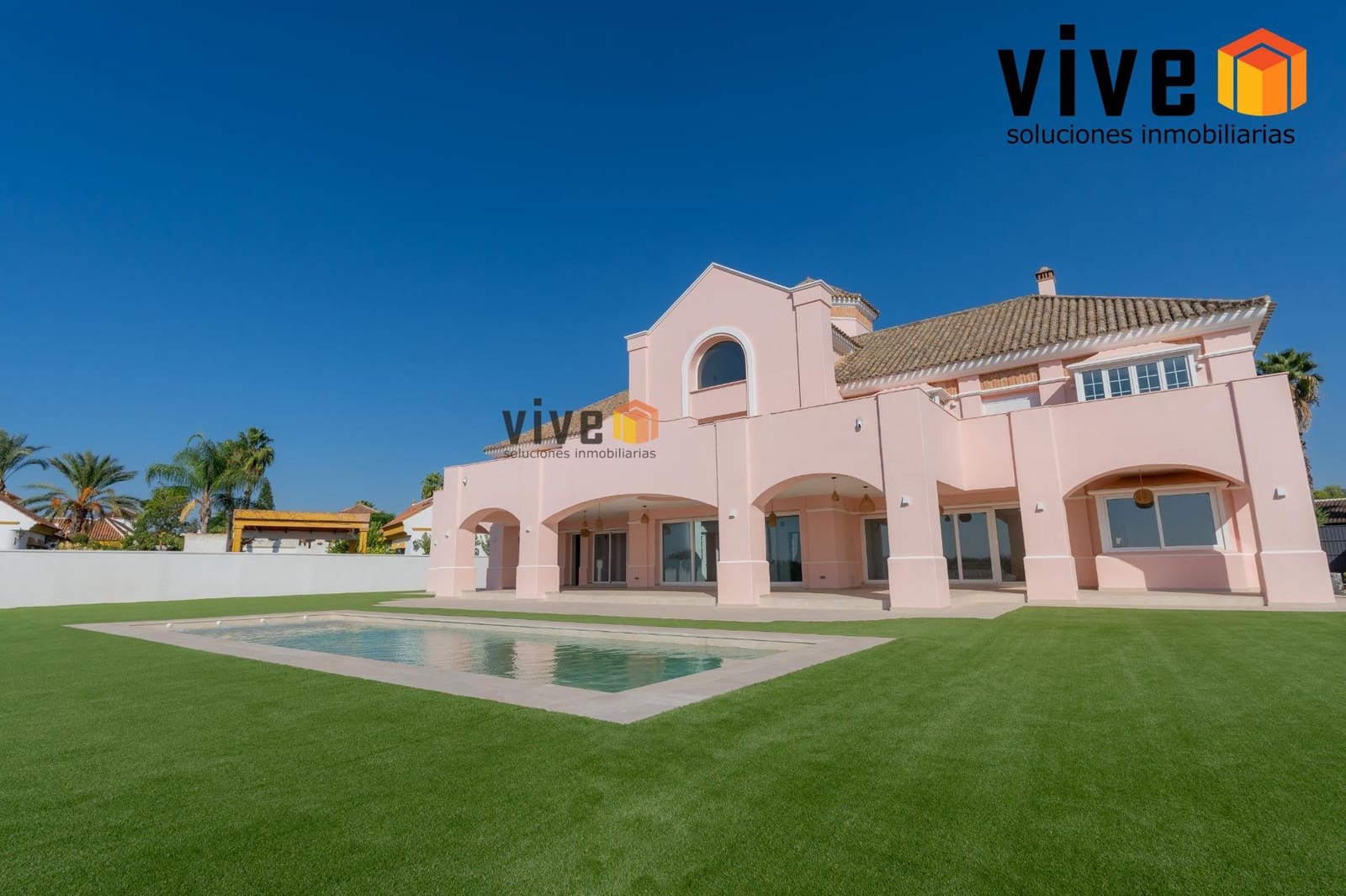 Chalet de 8 habitaciones en Espartinas en venta con piscina - 1.990.000 € (Ref: 9630258)