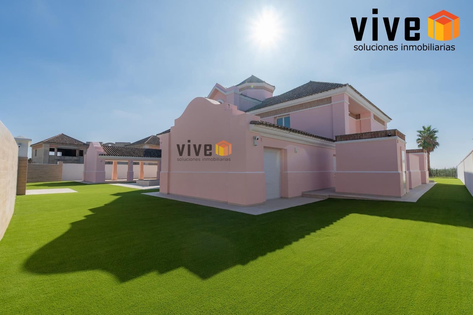 Chalet de 8 habitaciones en Espartinas en venta con piscina - 1.990.000 € (Ref: 9630258)