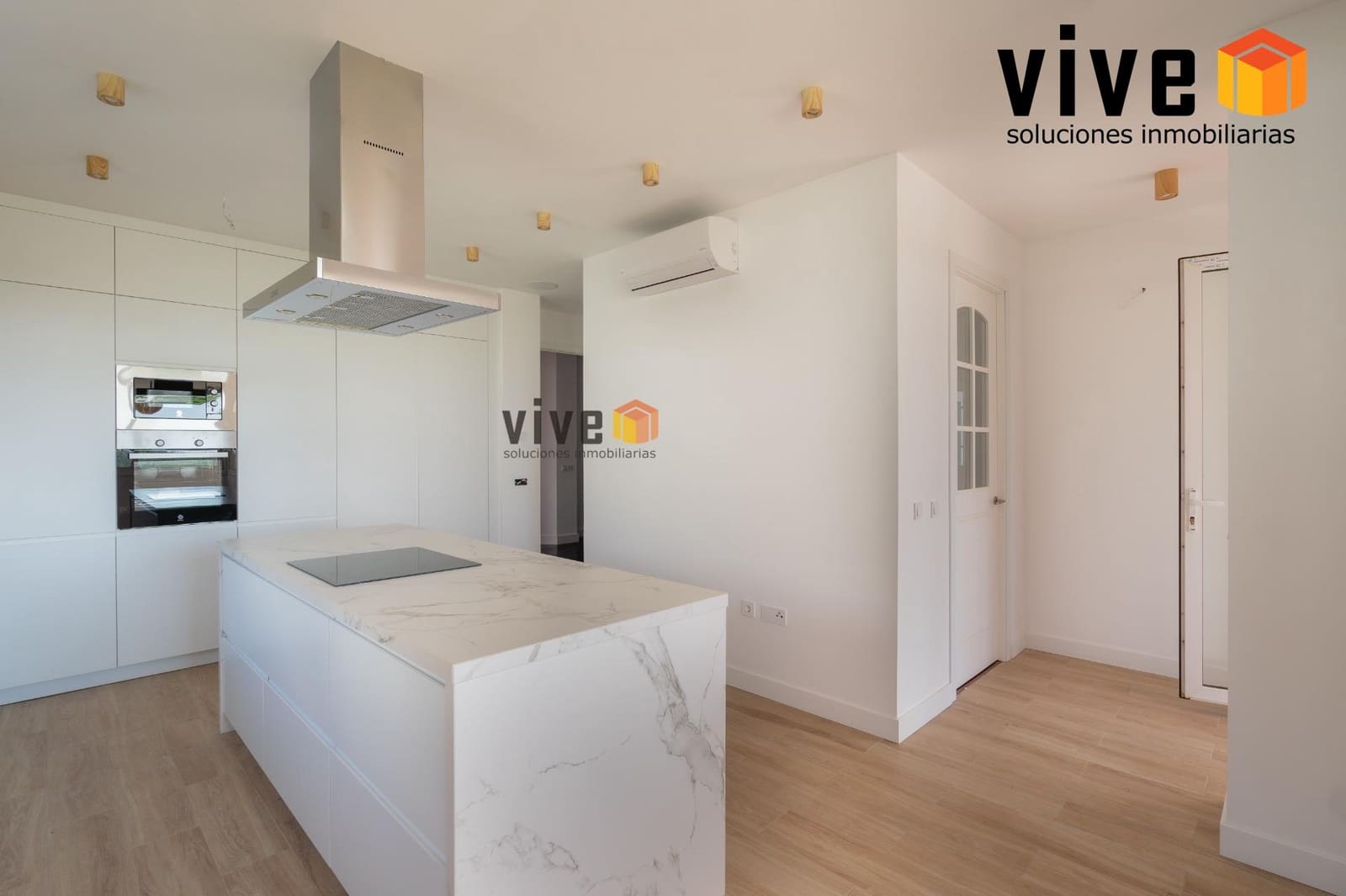 Chalet de 8 habitaciones en Espartinas en venta con piscina - 1.990.000 € (Ref: 9630258)